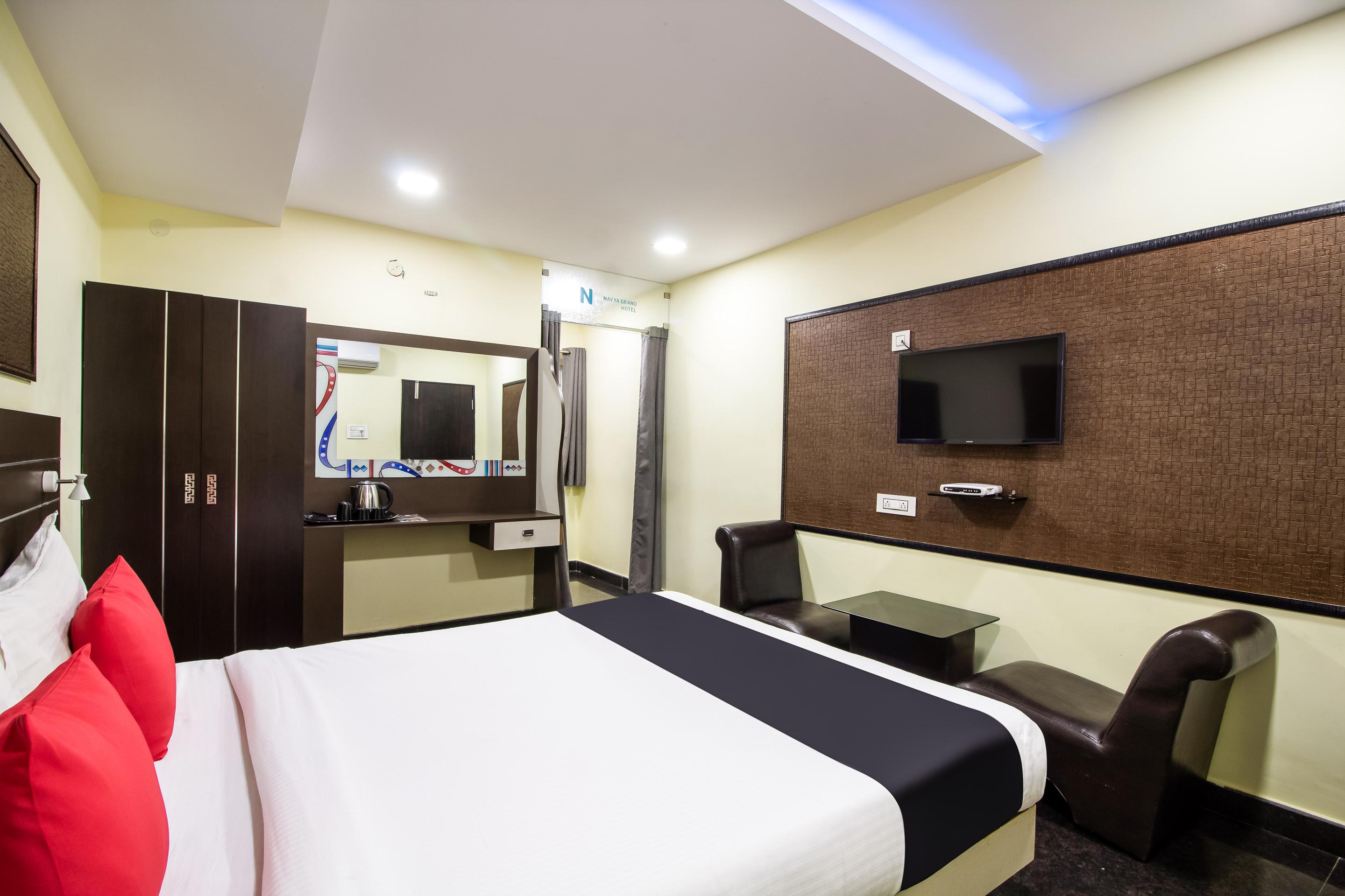 Capital O Sri Navya Grand Near Nexus Hyderabad Hotel Exterior photo