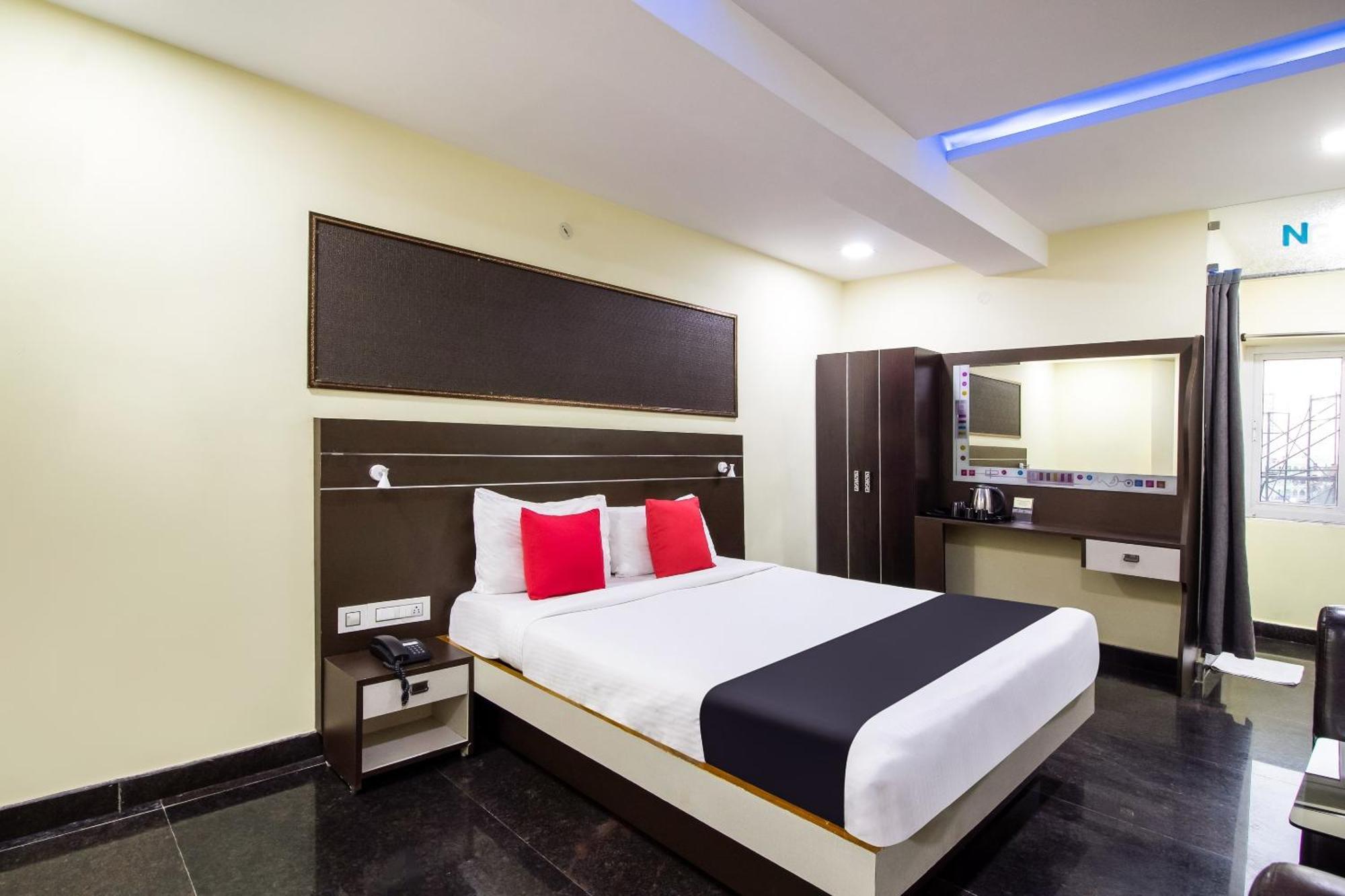 Capital O Sri Navya Grand Near Nexus Hyderabad Hotel Exterior photo