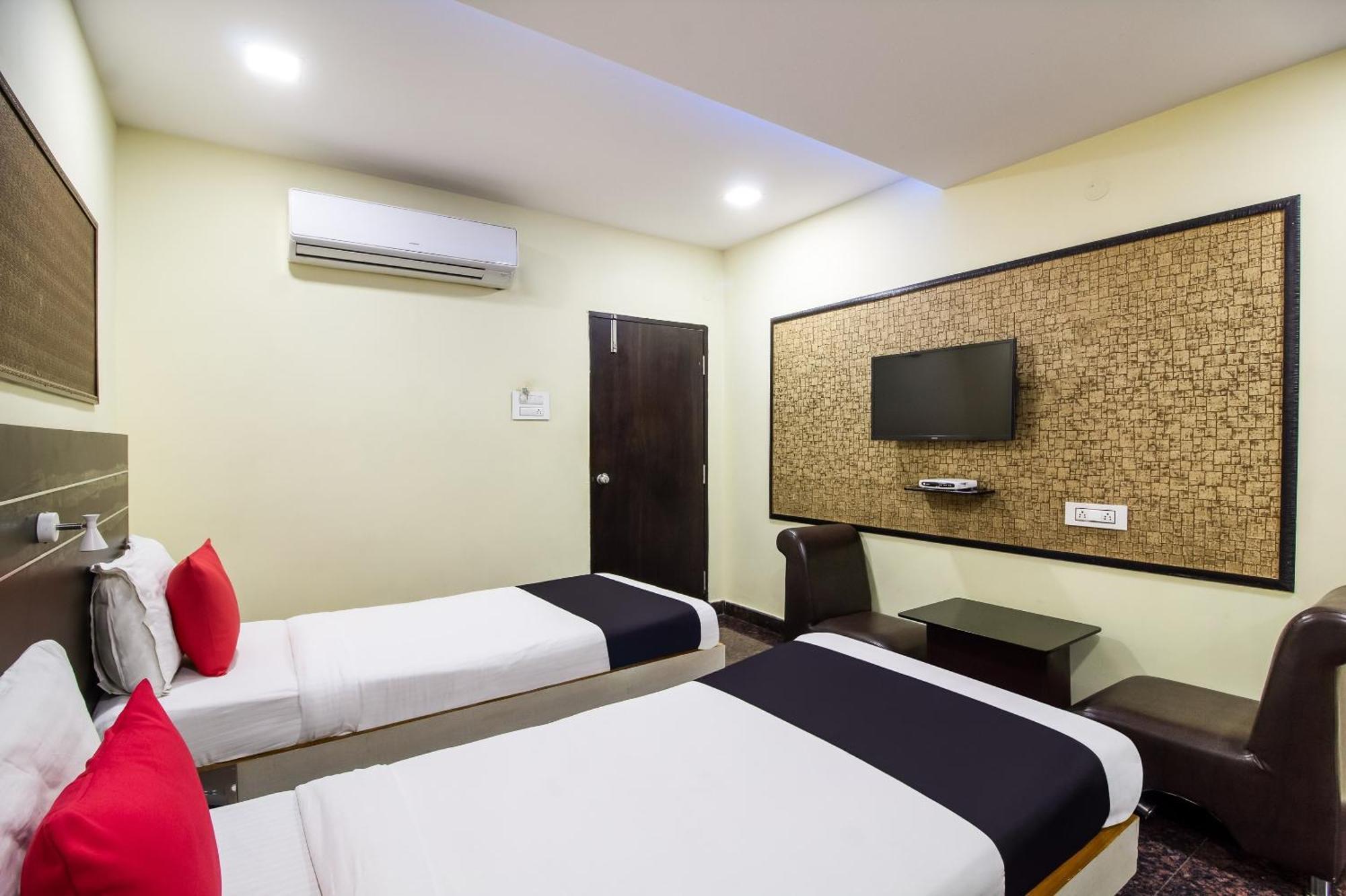 Capital O Sri Navya Grand Near Nexus Hyderabad Hotel Exterior photo