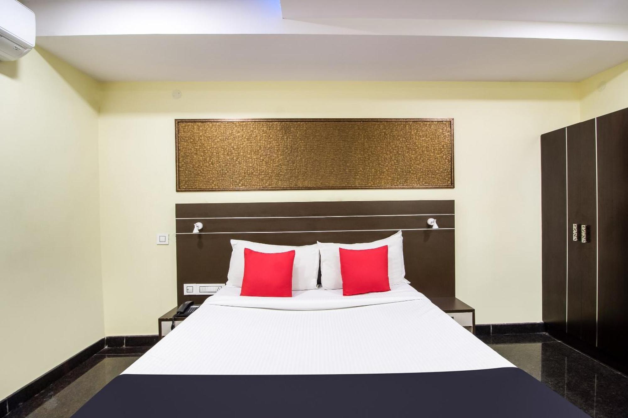 Capital O Sri Navya Grand Near Nexus Hyderabad Hotel Exterior photo