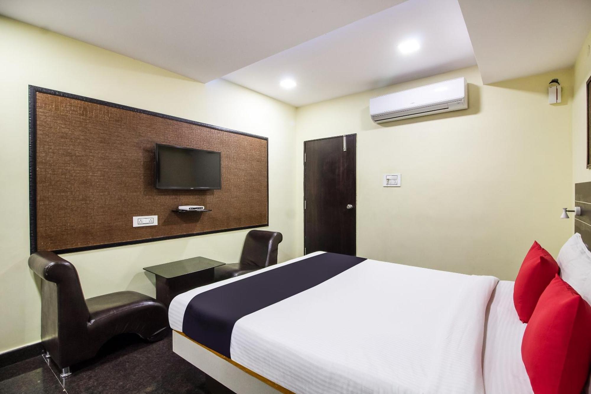 Capital O Sri Navya Grand Near Nexus Hyderabad Hotel Exterior photo